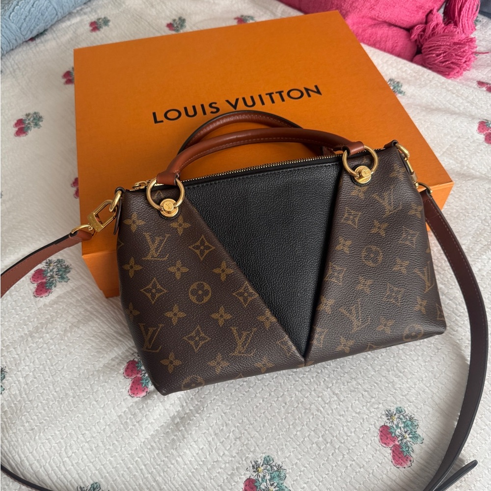 Authentic Louis Vuitton Bag V BB Tote - Picture 3 of 4